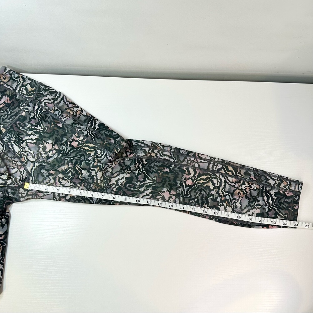 Athleta Ultimate Stash 7/8 Tight, Kinetic Abstract Multi, Medium Leggings - Picture 13 of 14